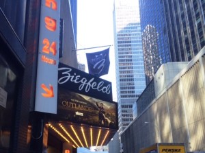 OutlanderPremiereSign